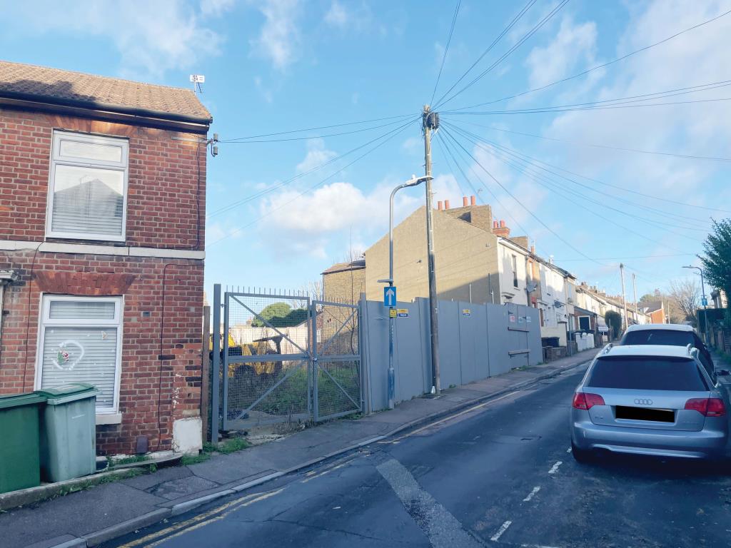 Lot: 110 - LAND WITH PLANNING FOR THREE HOUSES -